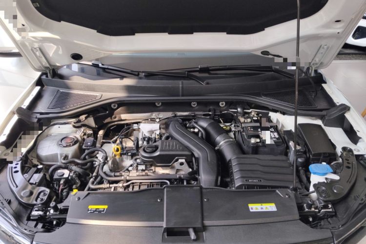 Used Volkswagen T-ROC 2025 Facelifted 300TSI DSG Two-Wheel-Drive Chen Guang Edition Engine Bay