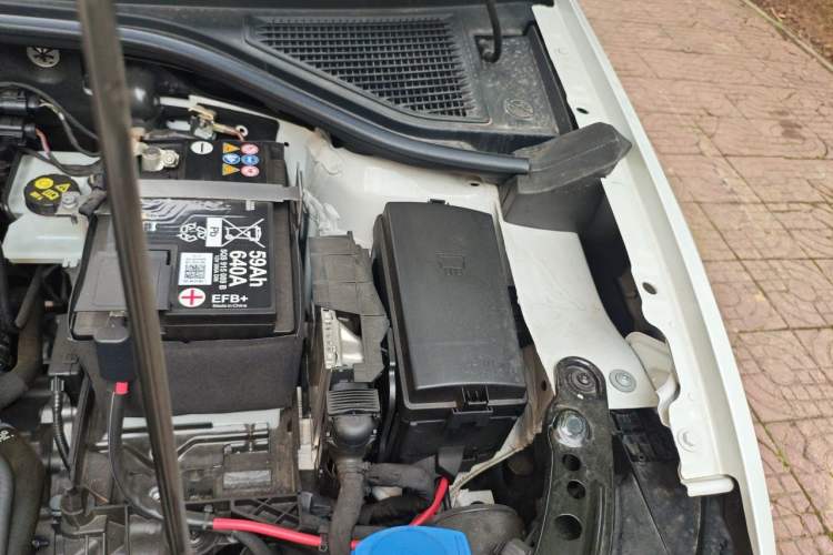 Used Volkswagen T-ROC 2025 280TSI DSG Two-Wheel Drive Time Edition Engine Bay Left