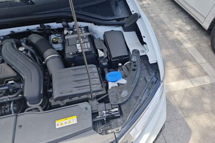 Used Volkswagen T-ROC 2025 300TSI DSG Two-Wheel Drive Chen Guang Edition Engine Bay Left