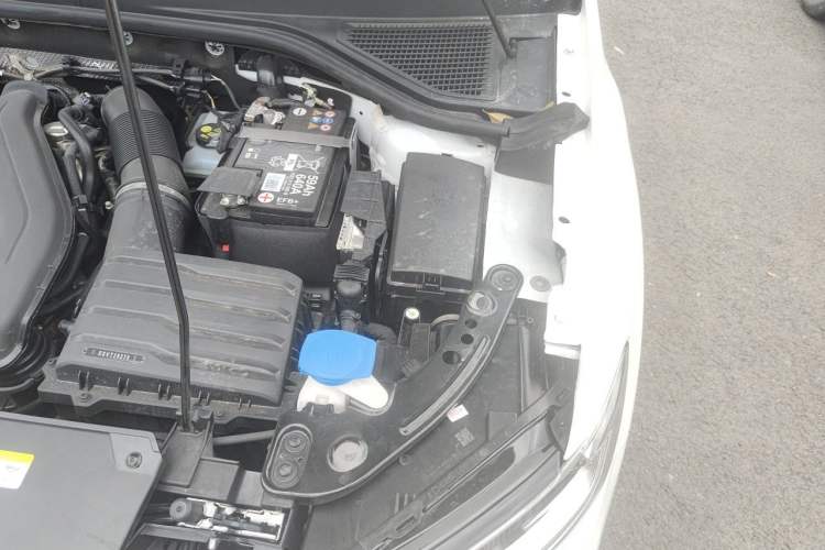 Used Volkswagen T-ROC 2025 300TSI DSG Two-Wheel Drive Chen Guang Edition Engine Bay Left