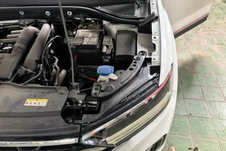 Used Volkswagen T-ROC 2025 280TSI DSG Two-Wheel Drive Time Edition Engine Bay Left
