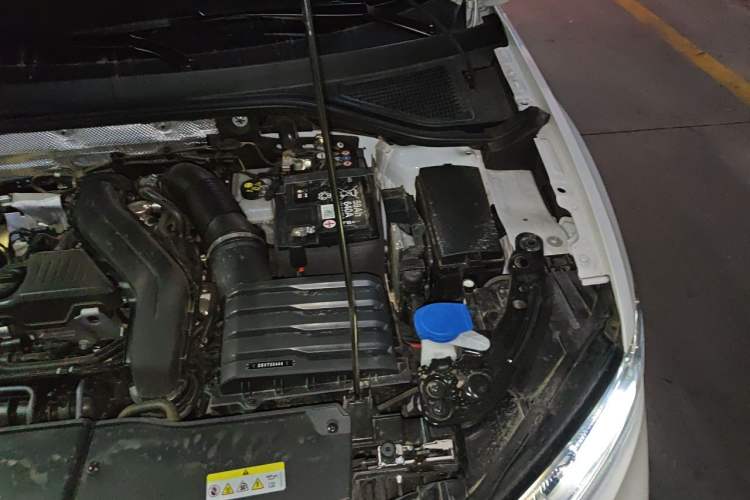 Used Volkswagen T-ROC 2025 300TSI DSG Two-Wheel Drive Chen Guang Edition Engine Bay Left
