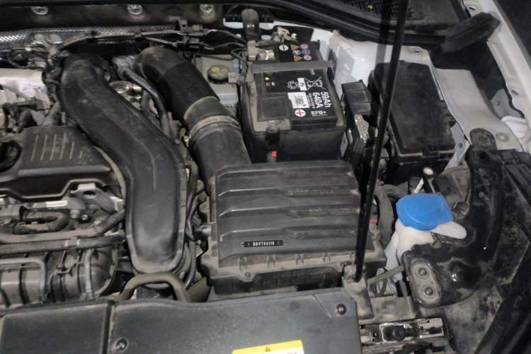 Used Volkswagen T-ROC 2025 Facelifted 300TSI DSG Two-Wheel-Drive Chen Guang Edition Engine Bay Left