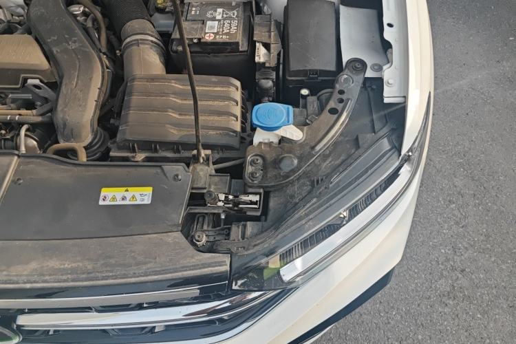 Used Volkswagen T-ROC 2025 300TSI DSG Two-Wheel Drive Chen Guang Edition Engine Bay Left