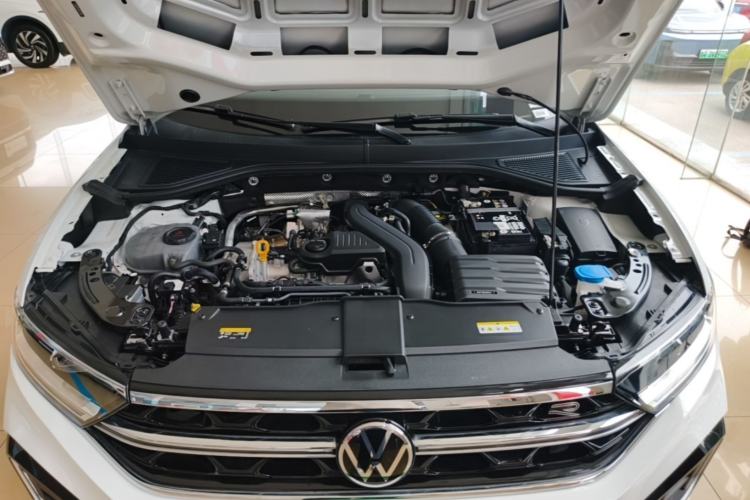 Used Volkswagen T-ROC 2025 300TSI DSG Two-Wheel Drive Chen Guang Edition Engine Bay