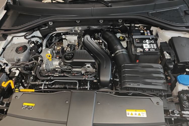Used Volkswagen T-ROC 2025 Facelifted 300TSI DSG Two-Wheel-Drive Chen Guang Edition Engine Bay