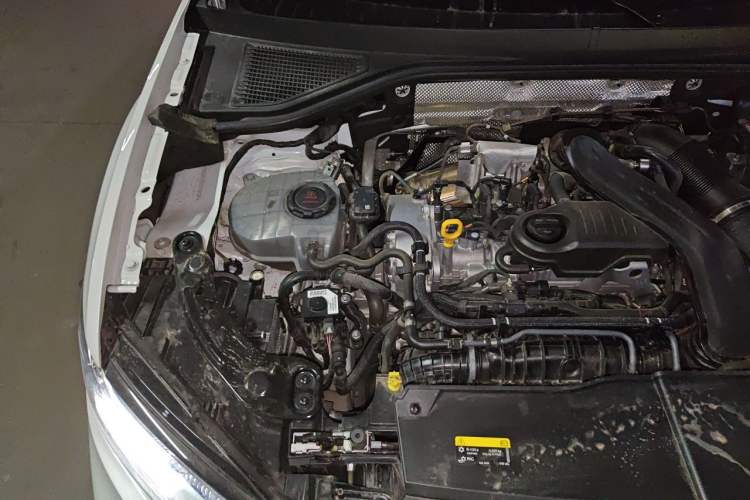 Used Volkswagen T-ROC 2025 300TSI DSG Two-Wheel Drive Chen Guang Edition Engine Bay Right