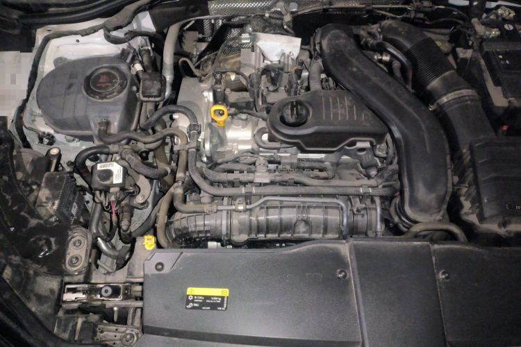 Used Volkswagen T-ROC 2025 Facelifted 300TSI DSG Two-Wheel-Drive Chen Guang Edition Engine Bay Right
