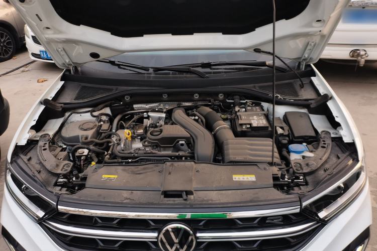 Used Volkswagen T-ROC 2025 300TSI DSG Two-Wheel Drive Chen Guang Edition Engine Bay