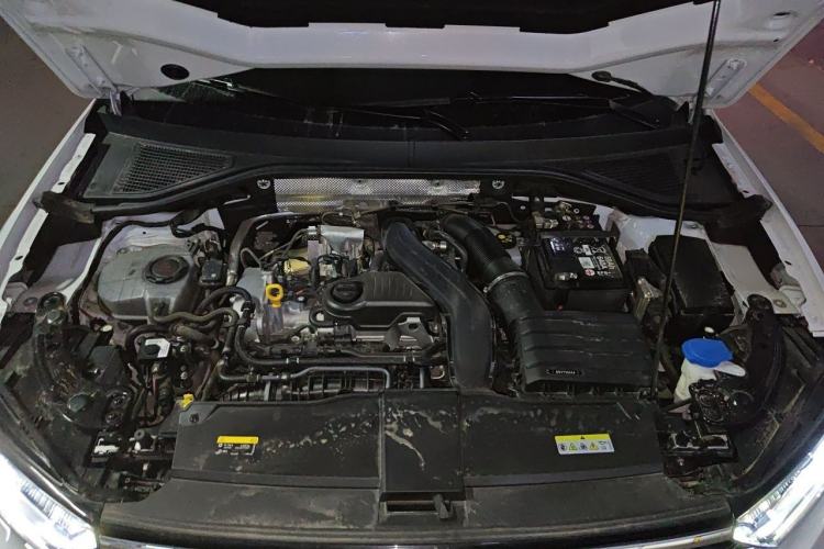 Used Volkswagen T-ROC 2025 300TSI DSG Two-Wheel Drive Chen Guang Edition Engine Bay