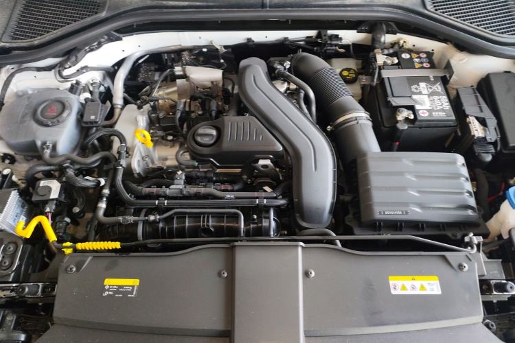 Used Volkswagen T-ROC 2025 Facelift Model 2 300TSI DSG Two-Wheel Drive Xingguang Edition Engine Bay
