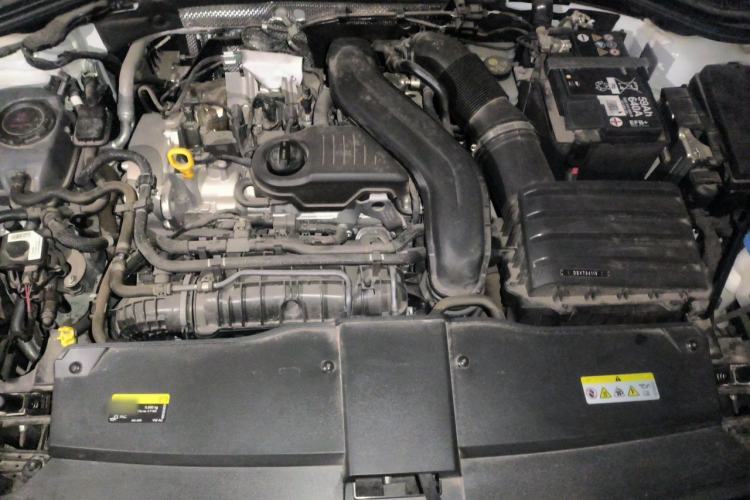 Used Volkswagen T-ROC 2025 Facelifted 300TSI DSG Two-Wheel-Drive Chen Guang Edition Engine Bay