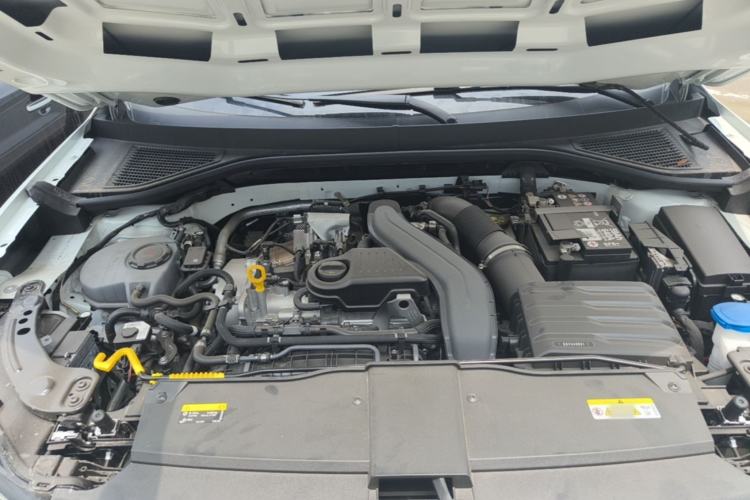 Used Volkswagen T-ROC 2025 Facelift Model 2 300TSI DSG Two-Wheel Drive Chenguang Edition Engine Bay