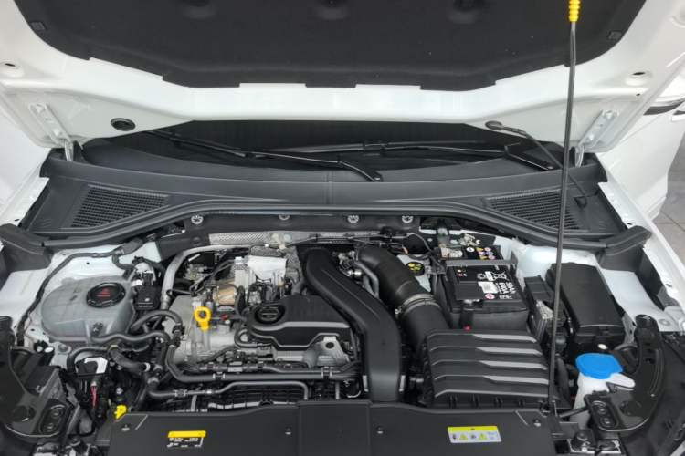 Used Volkswagen T-ROC 2025 300TSI DSG Two-Wheel Drive Chen Guang Edition Engine Bay