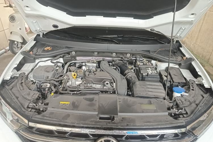 Used Volkswagen T-ROC 2025 300TSI DSG Two-Wheel Drive Chen Guang Edition Engine Bay