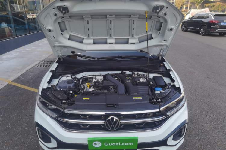 Used Volkswagen T-ROC 2025 Facelift Model 2 300TSI DSG Two-Wheel Drive Xingguang Edition Engine Bay