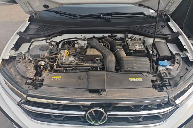 Used Volkswagen T-ROC 2025 300TSI DSG Two-Wheel Drive Chen Guang Edition Engine Bay