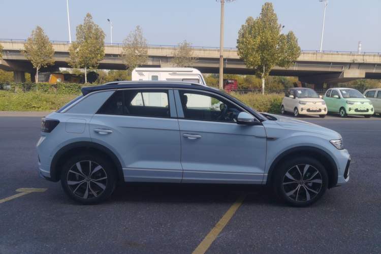 Used Volkswagen T-ROC 2025 Facelift Model 2 300TSI DSG Two-Wheel Drive Xingguang Edition Exterior 2
