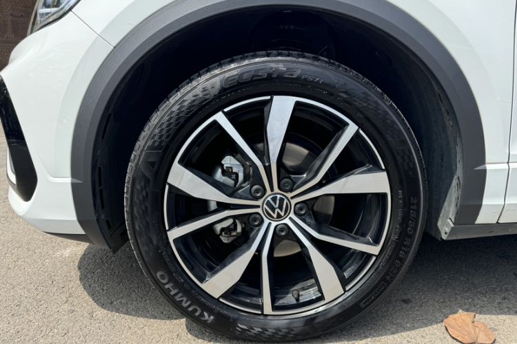 Used Volkswagen T-ROC 2025 Facelifted 300TSI DSG Two-Wheel-Drive Chen Guang Edition Exterior 3