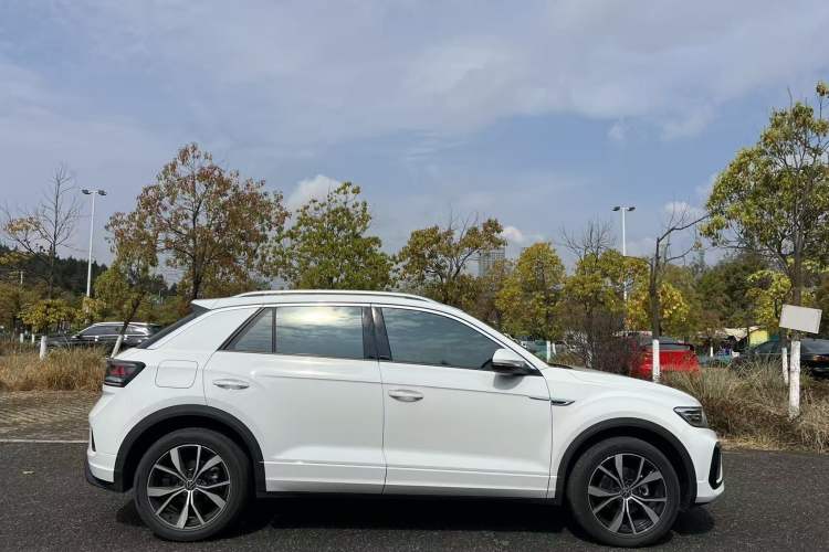 Used Volkswagen T-ROC 2025 Facelift Model 2 300TSI DSG Two-Wheel Drive Chenguang Edition Exterior 3