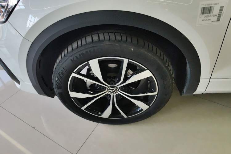 Used Volkswagen T-ROC 2025 Facelifted 300TSI DSG Two-Wheel-Drive Chen Guang Edition Exterior 4