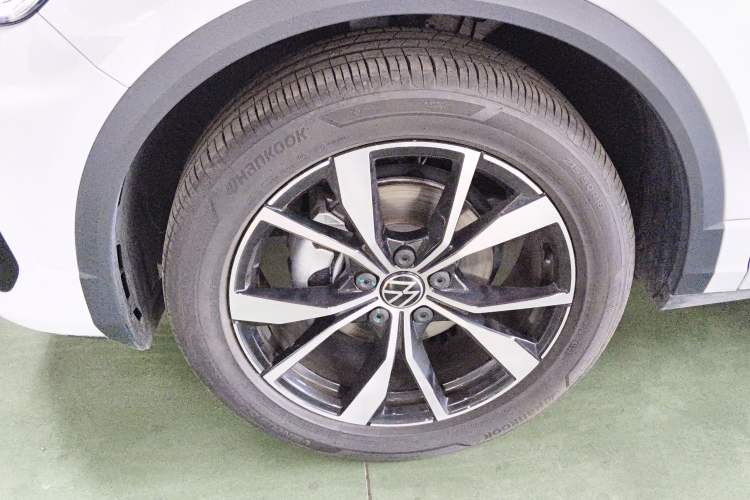 Used Volkswagen T-ROC 2025 Facelifted 300TSI DSG Two-Wheel-Drive Chen Guang Edition Exterior 4