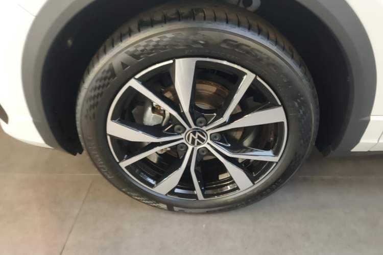 Used Volkswagen T-ROC 2025 300TSI DSG Two-Wheel Drive Chen Guang Edition Exterior 4