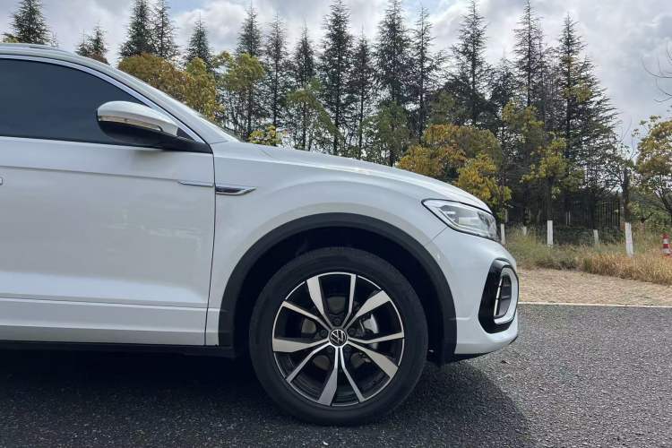 Used Volkswagen T-ROC 2025 Facelift Model 2 300TSI DSG Two-Wheel Drive Chenguang Edition Exterior 5