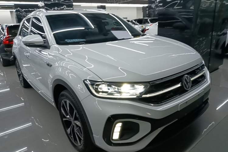 Used Volkswagen T-ROC 2025 Facelift Model 2 300TSI DSG Two-Wheel Drive Chenguang Edition Front Right 45 Deg