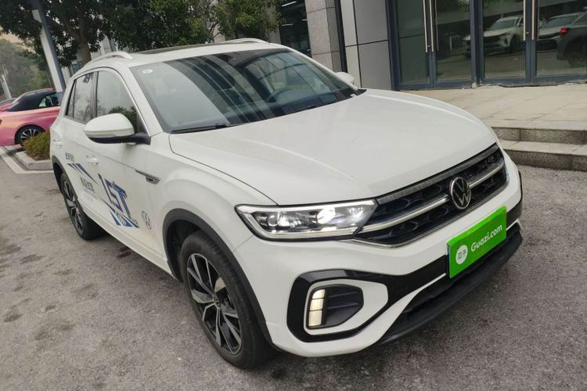 Used Volkswagen T-ROC 2025 300TSI DSG Two-Wheel Drive Chen Guang Edition Front Right 45 Deg