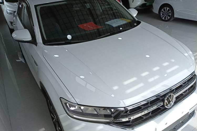 Used Volkswagen T-ROC 2025 280TSI DSG Two-Wheel Drive Time Edition Front Right 45 Deg