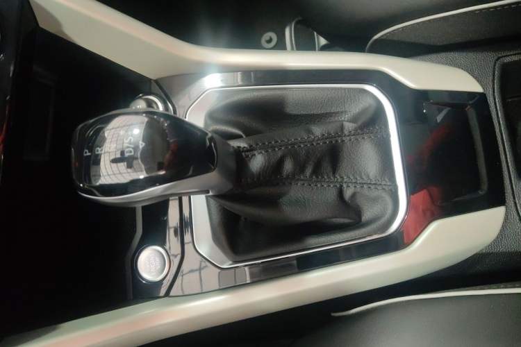 Used Volkswagen T-ROC 2025 280TSI DSG Two-Wheel Drive Time Edition Gear Lever