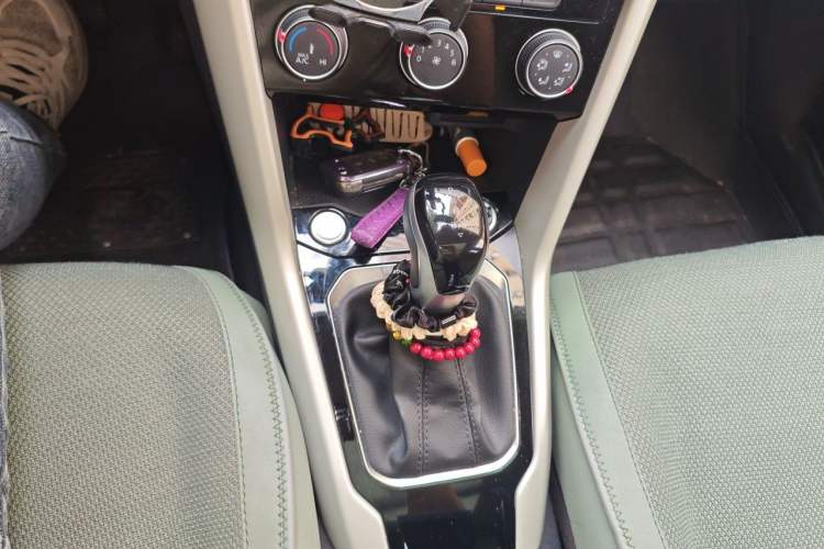 Used Volkswagen T-ROC 2025 280TSI DSG Two-Wheel Drive Time Edition Gear Lever