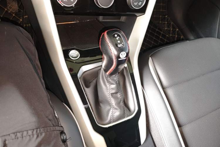 Used Volkswagen T-ROC 2025 280TSI DSG Two-Wheel Drive Time Edition Gear Lever