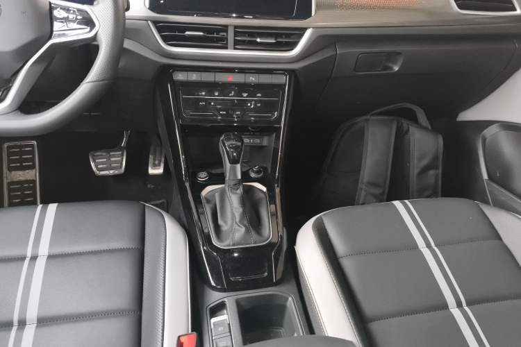 Used Volkswagen T-ROC 2025 300TSI DSG Two-Wheel Drive Chen Guang Edition Gear Lever