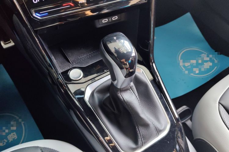 Used Volkswagen T-ROC 2025 Facelifted 300TSI DSG Two-Wheel-Drive Chen Guang Edition Gear Lever