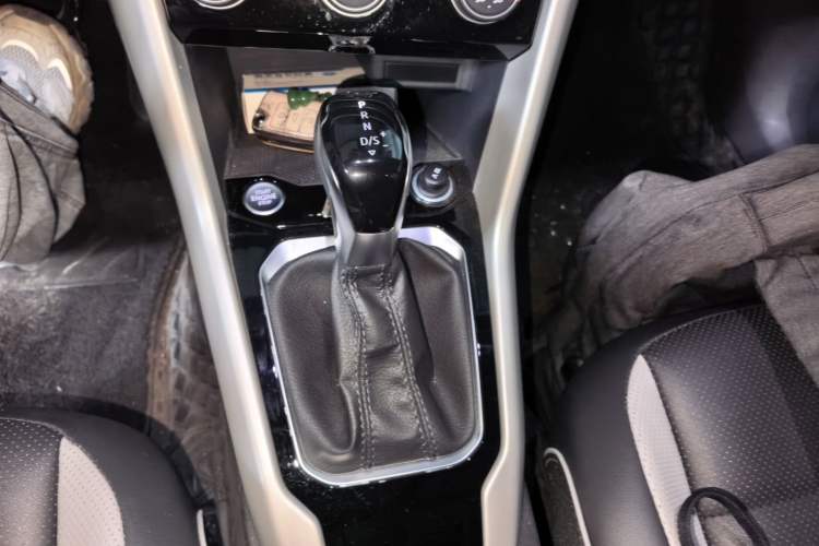 Used Volkswagen T-ROC 2025 280TSI DSG Two-Wheel Drive Time Edition Gear Lever