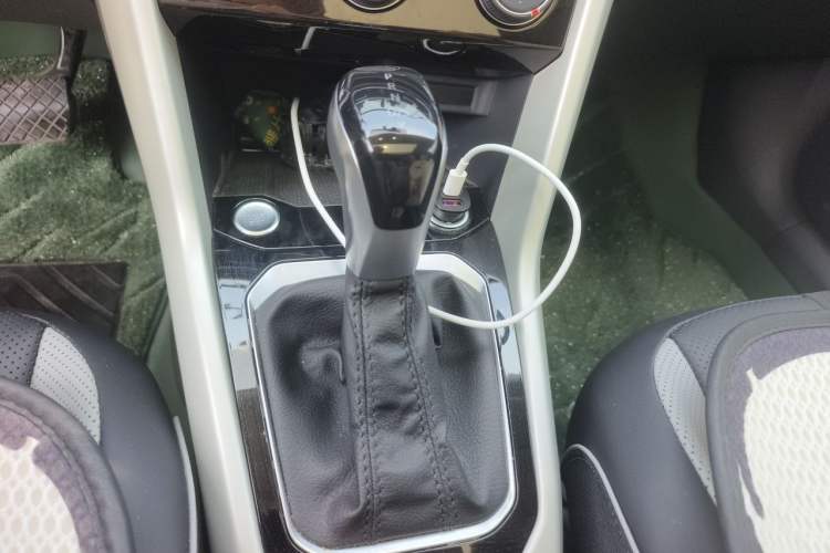 Used Volkswagen T-ROC 2025 280TSI DSG Two-Wheel Drive Time Edition Gear Lever
