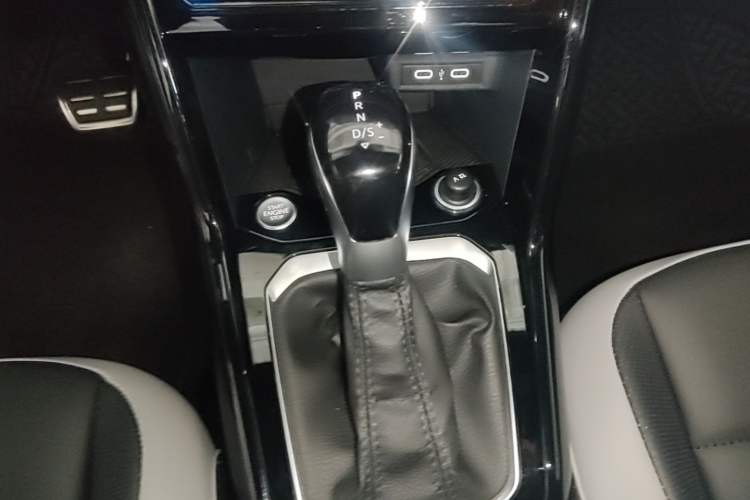 Used Volkswagen T-ROC 2025 300TSI DSG Two-Wheel Drive Starlight Edition Gear Lever