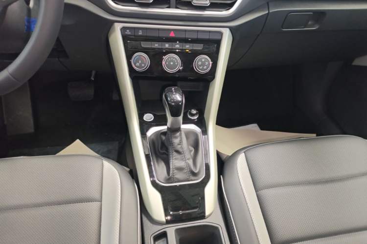Used Volkswagen T-ROC 2025 Facelift Model 2 280TSI DSG Two-Wheel Drive Shiguang Edition Gear Lever