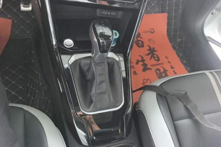 Used Volkswagen T-ROC 2025 300TSI DSG Two-Wheel Drive Chen Guang Edition Gear Lever