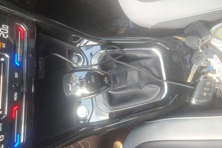 Used Volkswagen T-ROC 2025 300TSI DSG Two-Wheel Drive Chen Guang Edition Gear Lever