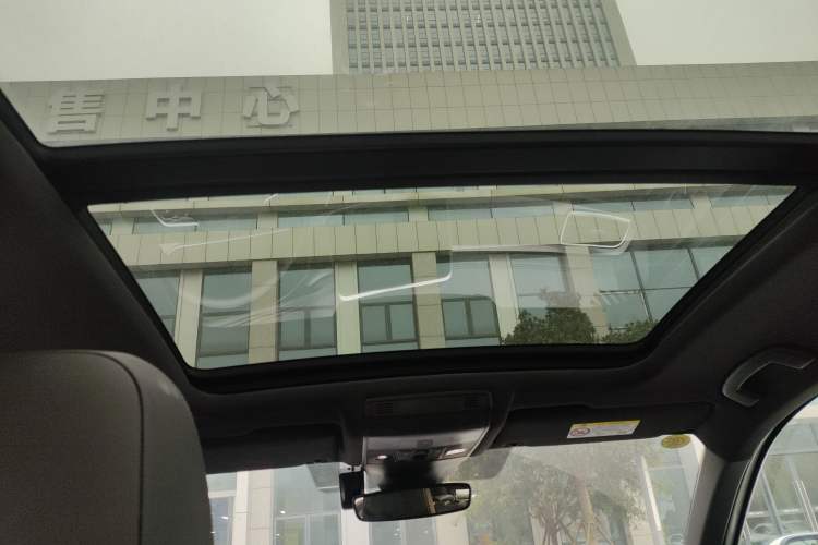 Used Volkswagen T-ROC 2025 300TSI DSG Two-Wheel Drive Chen Guang Edition Headliner
