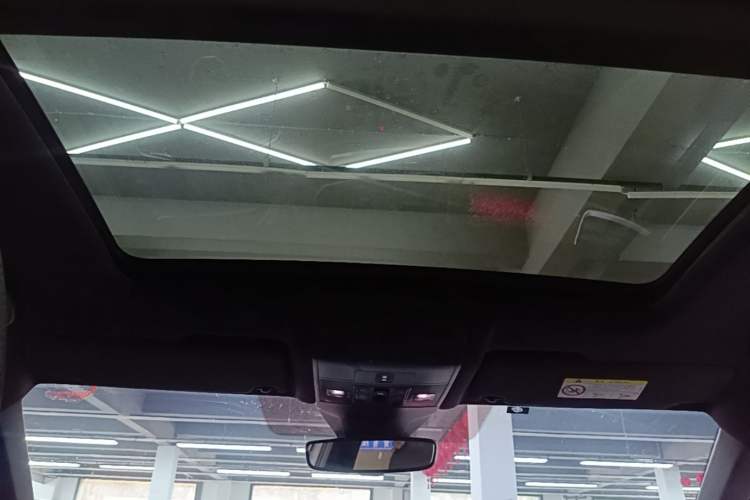 Used Volkswagen T-ROC 2025 300TSI DSG Two-Wheel Drive Chen Guang Edition Headliner