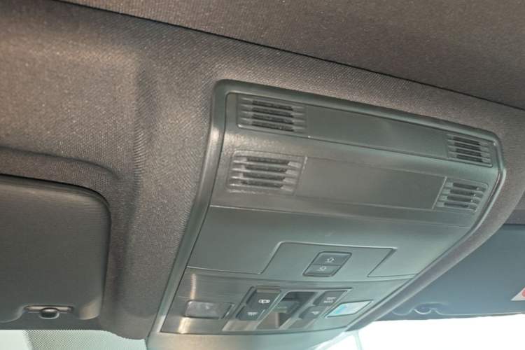 Used Volkswagen T-ROC 2025 Facelift Model 2 300TSI DSG Two-Wheel Drive Chenguang Edition Headliner