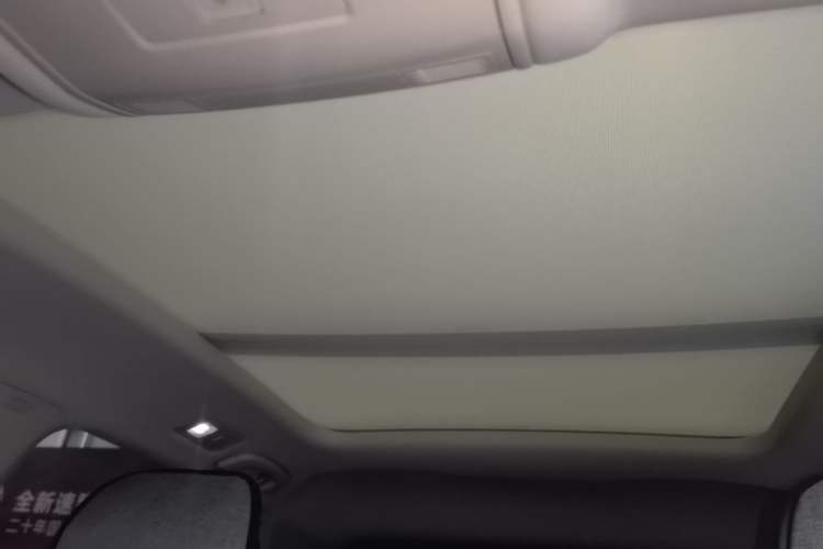 Used Volkswagen T-ROC 2025 Facelift Model 2 280TSI DSG Two-Wheel Drive Shiguang Edition Headliner