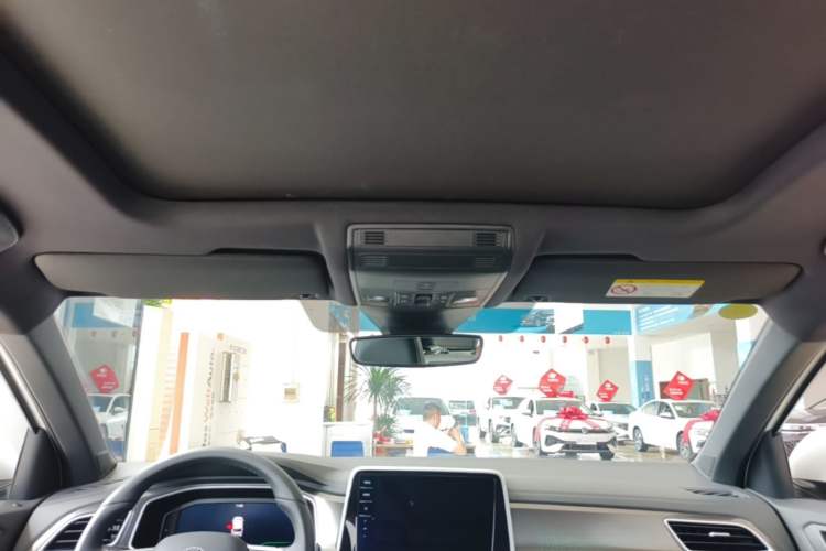 Used Volkswagen T-ROC 2025 300TSI DSG Two-Wheel Drive Chen Guang Edition Headliner