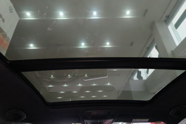 Used Volkswagen T-ROC 2025 Facelift Model 2 300TSI DSG Two-Wheel Drive Chenguang Edition Headliner
