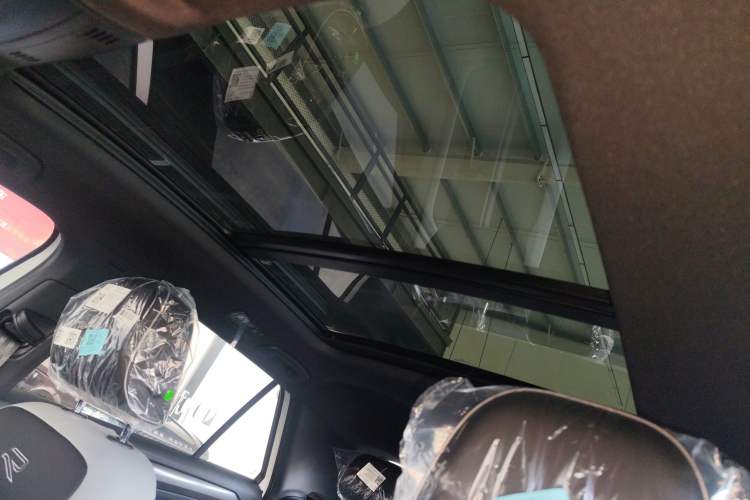 Used Volkswagen T-ROC 2025 Facelift Model 2 300TSI DSG Two-Wheel Drive Xingguang Edition Headliner