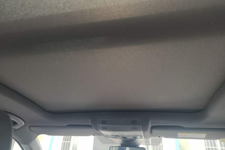 Used Volkswagen T-ROC 2025 Facelift Model 2 300TSI DSG Two-Wheel Drive Chenguang Edition Headliner